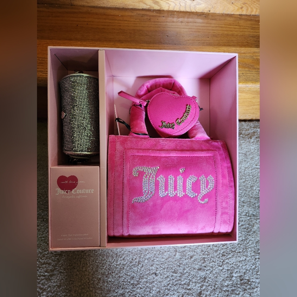 Juicy Couture Purse Bag Gift Set Heart Coin Purse Barrel Wristlet Coin Bag NWT